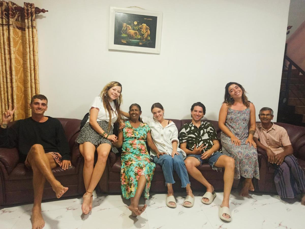 Maneesha Guest House Уелигама Екстериор снимка
