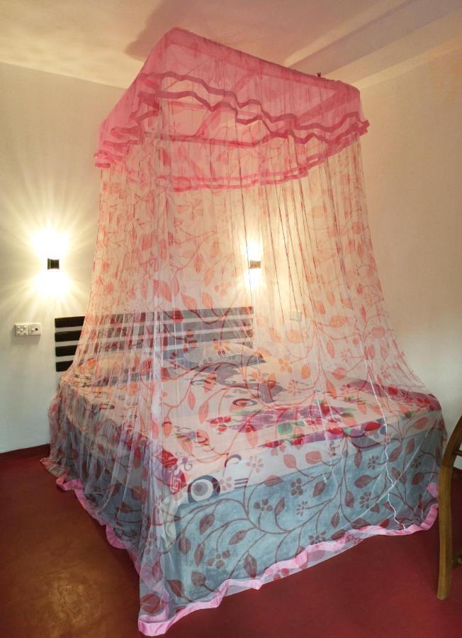 Maneesha Guest House Уелигама Екстериор снимка