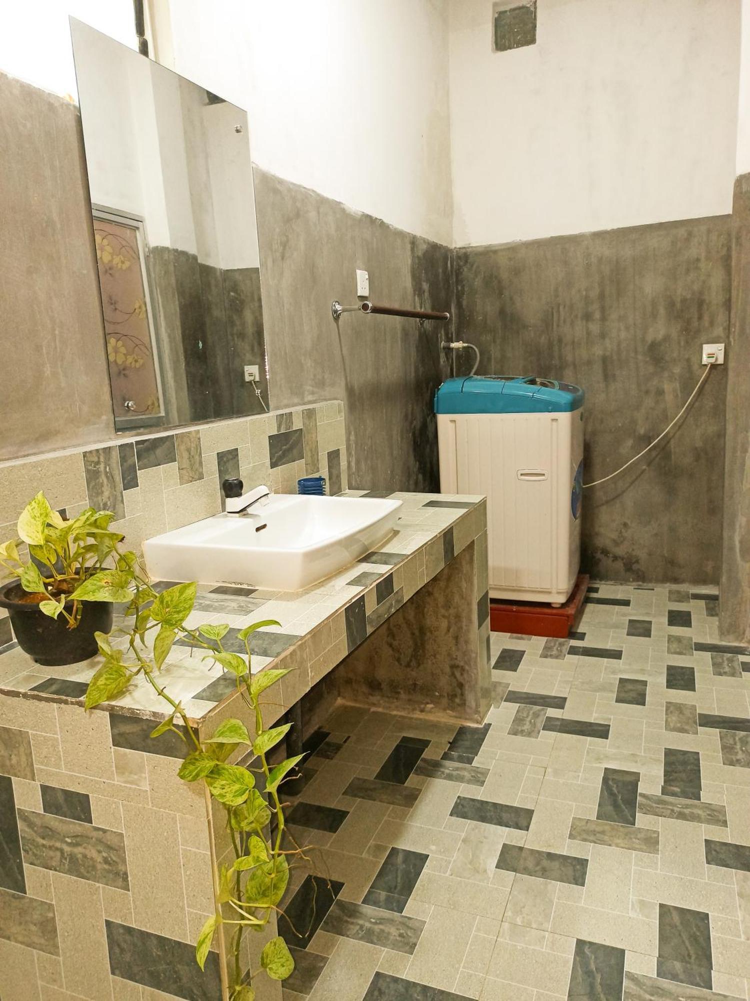Maneesha Guest House Уелигама Екстериор снимка
