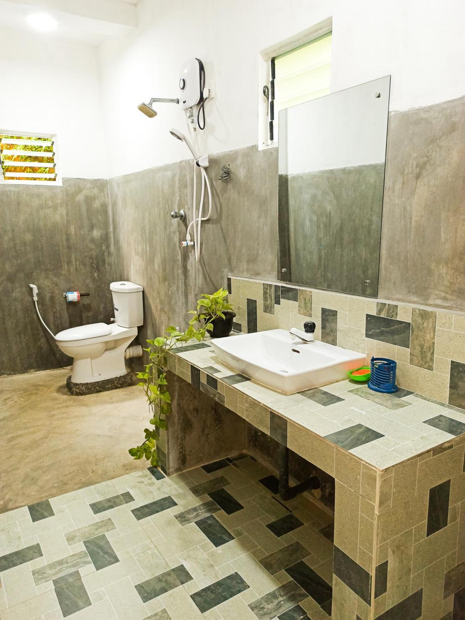 Maneesha Guest House Уелигама Екстериор снимка