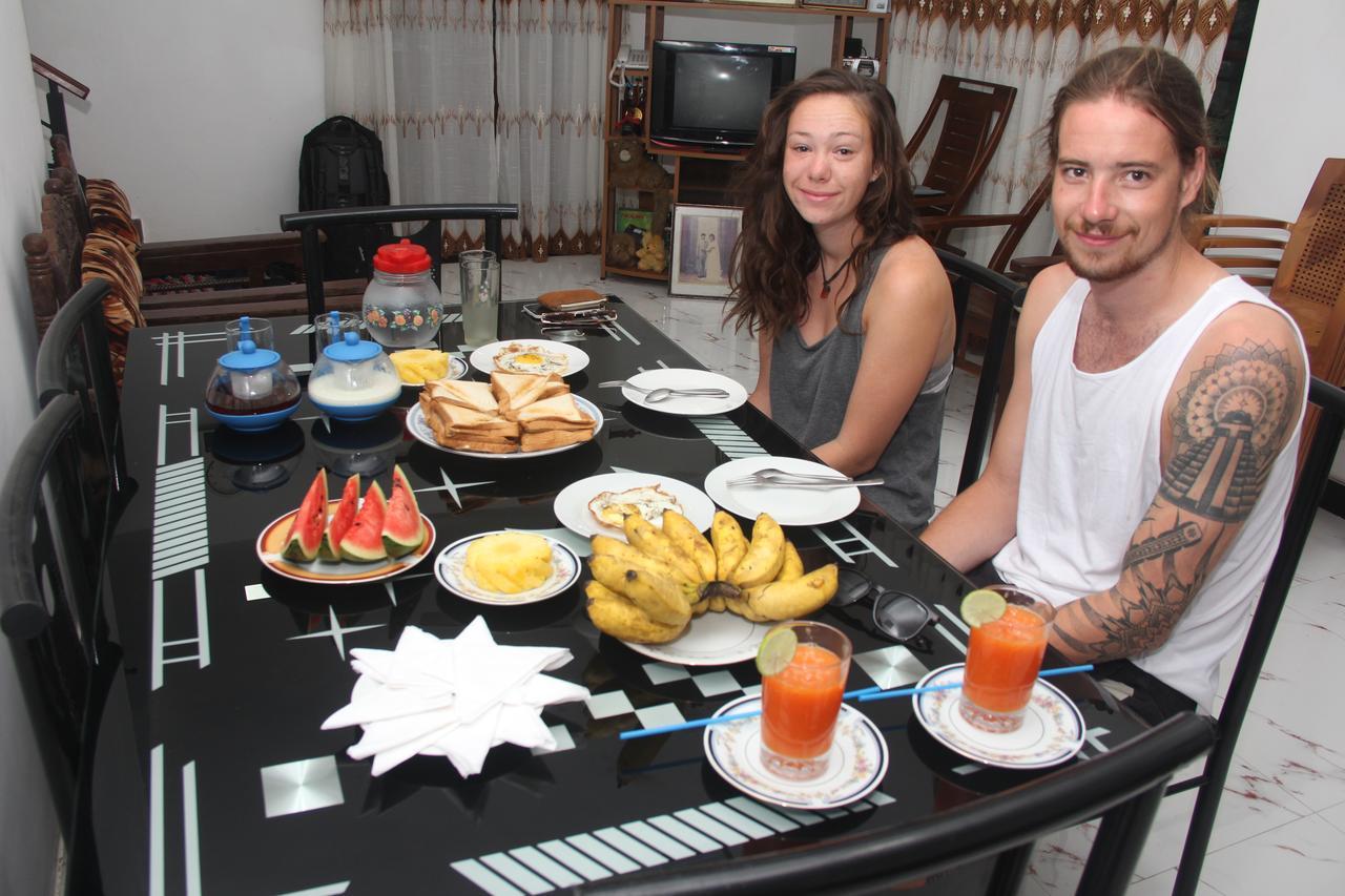 Maneesha Guest House Уелигама Екстериор снимка
