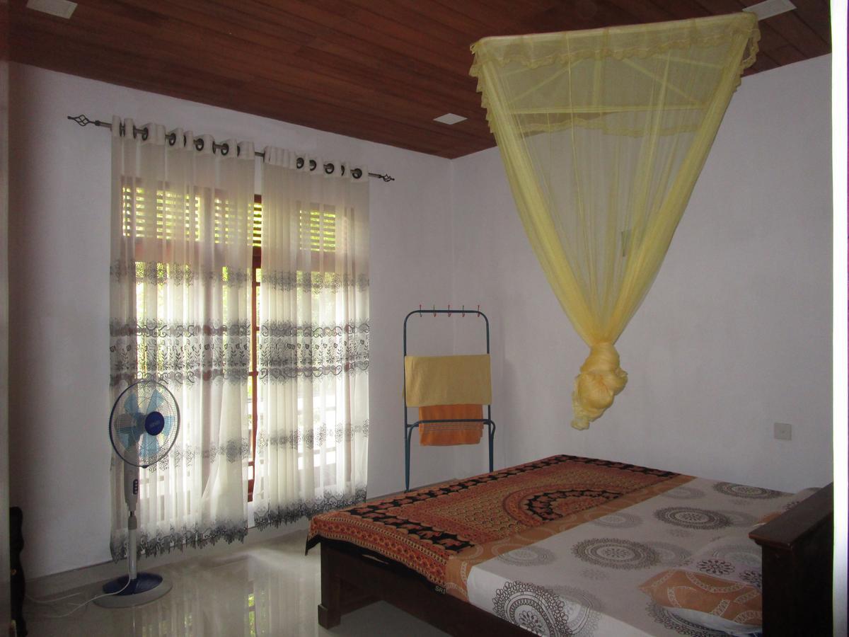 Maneesha Guest House Уелигама Екстериор снимка